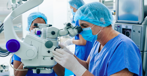 Kiedy można wrócić do pracy po laserowej korekcji wzroku?
